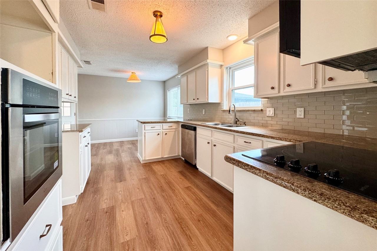 13603 Woodchester Dr - Photo 4 of 24