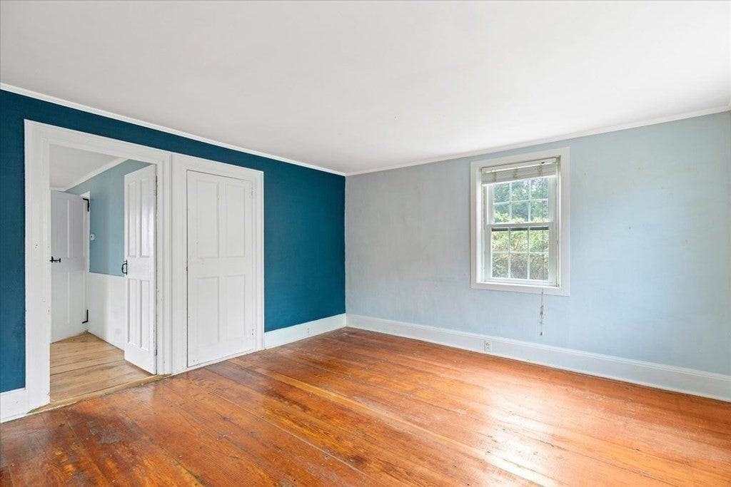 218 Sandwich St - Photo 6 of 38