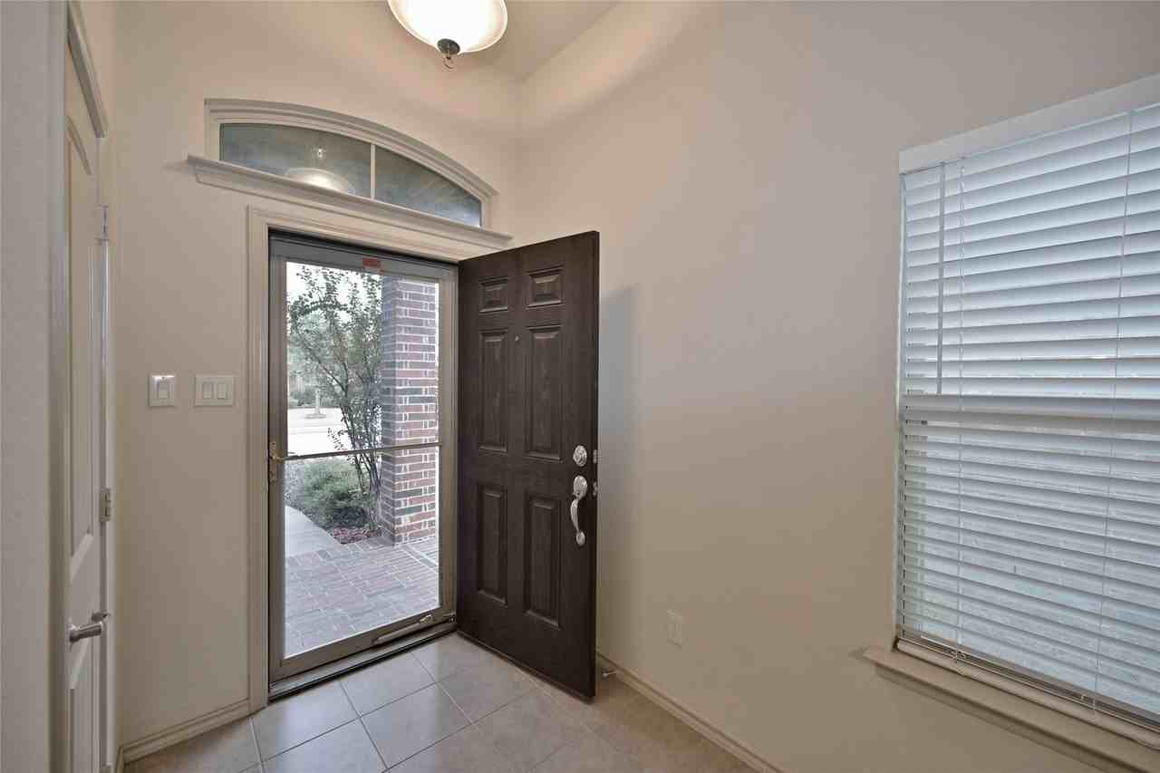 5921 Comanche Peak Dr - Photo 4 of 40