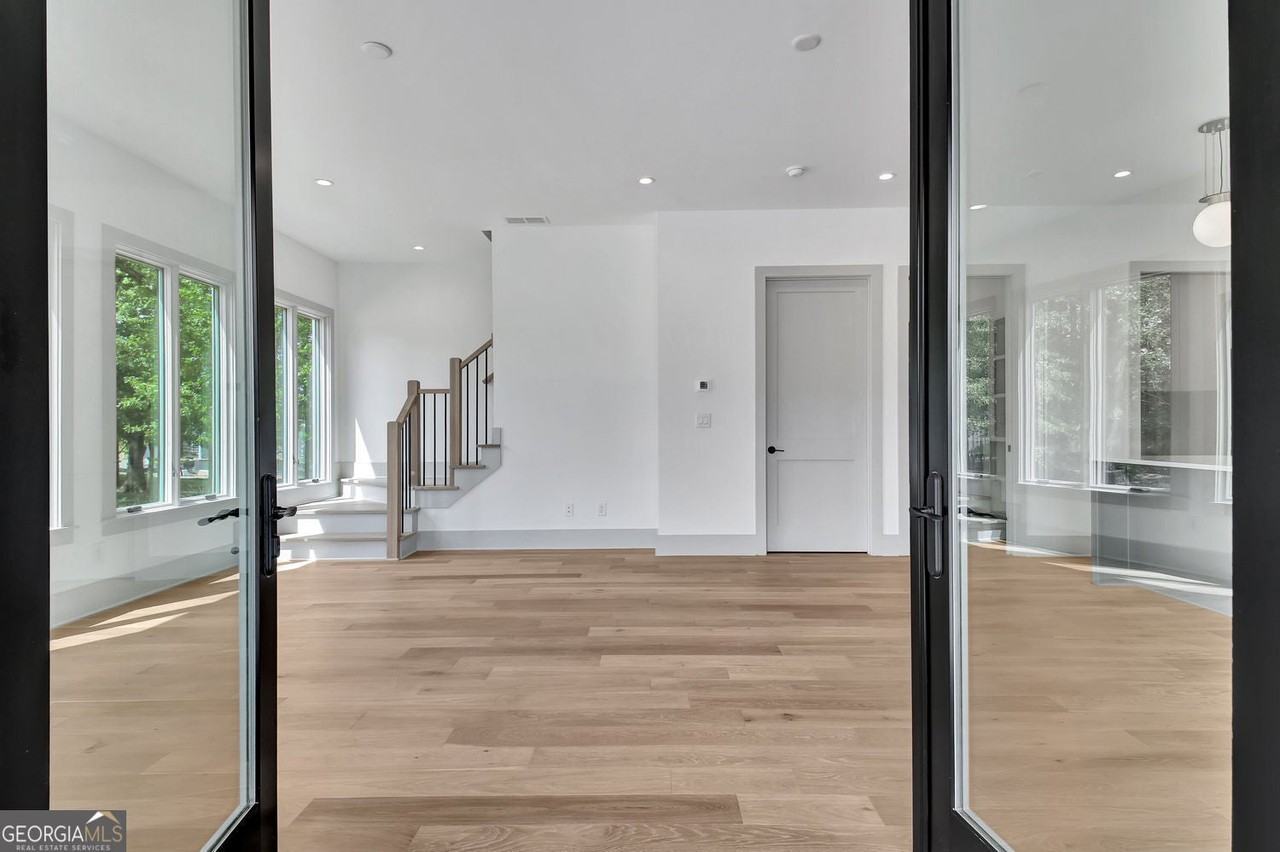 365 2nd St - Photo 5 of 50
