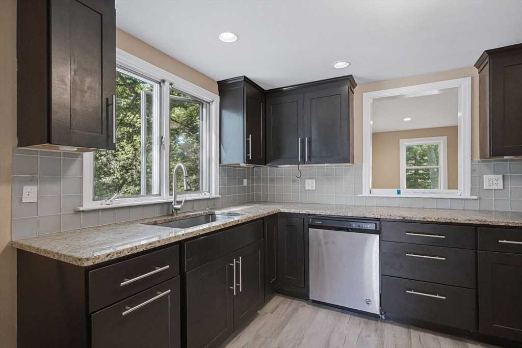 70 Riverside Ave - Photo 4 of 42