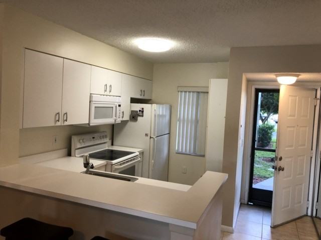 2236 N Cypress Bend Dr - Photo 3 of 20