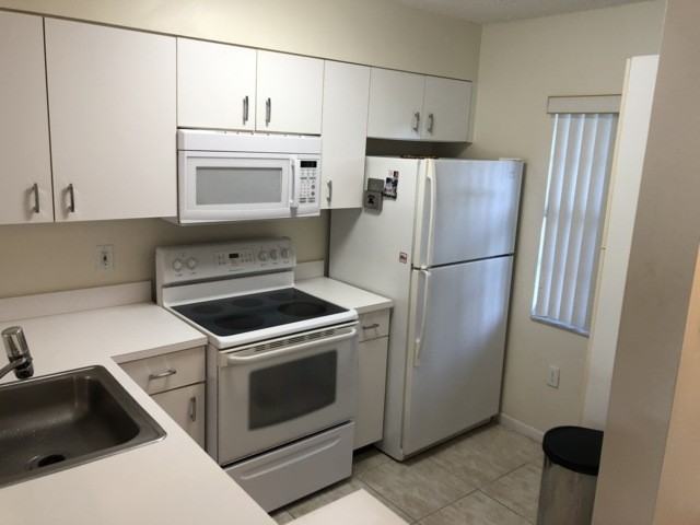 2236 N Cypress Bend Dr - Photo 4 of 20