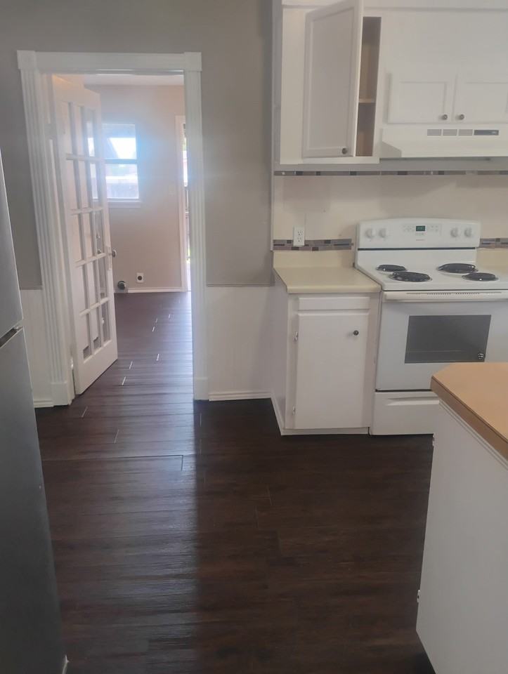 411 Cooke St - Photo 2 of 19