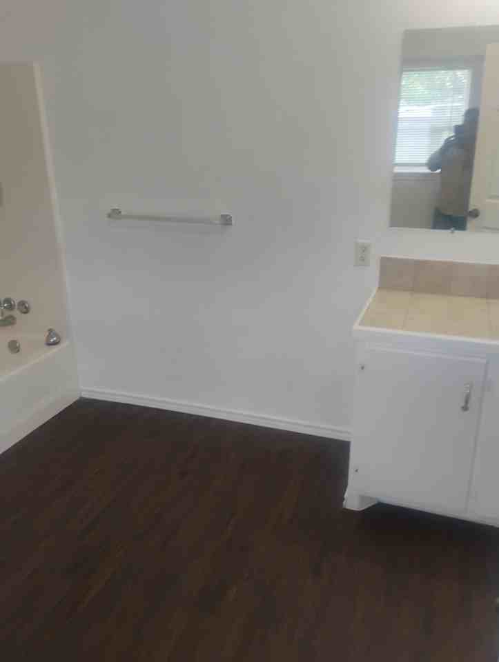 411 Cooke St - Photo 5 of 19