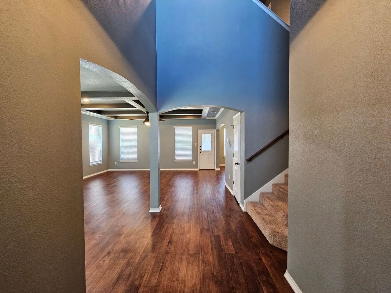 877 Ross Rd - Photo 3 of 33