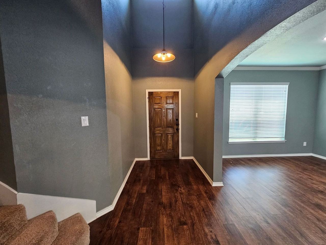 877 Ross Rd - Photo 4 of 33