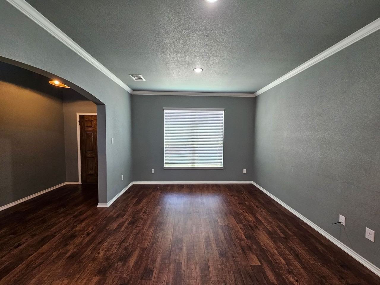 877 Ross Rd - Photo 5 of 33