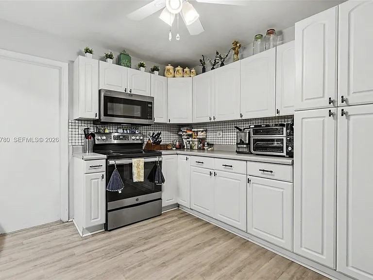 6630 Liberty St - Photo 3 of 10