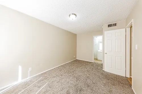 6630 Liberty St - Photo 6 of 10