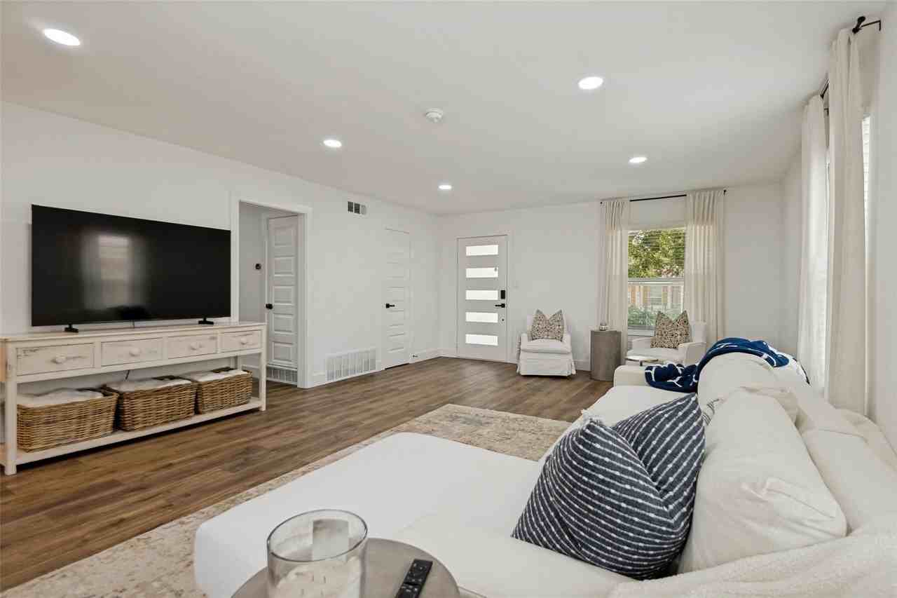 10229 San Juan Ave - Photo 3 of 13