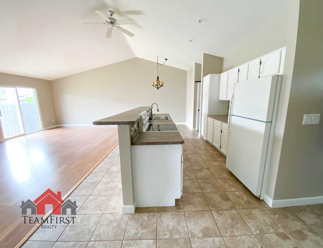 1256 Crown Ct #1 - Photo 3 of 14