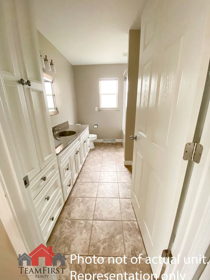 1254 Crown Ct #1 - Photo 4 of 6