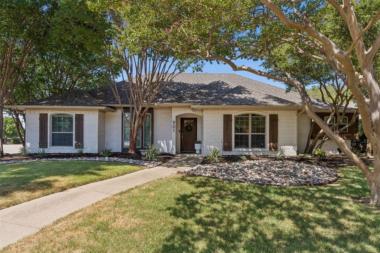 901 Autumn Lake Dr - Photo 3 of 39