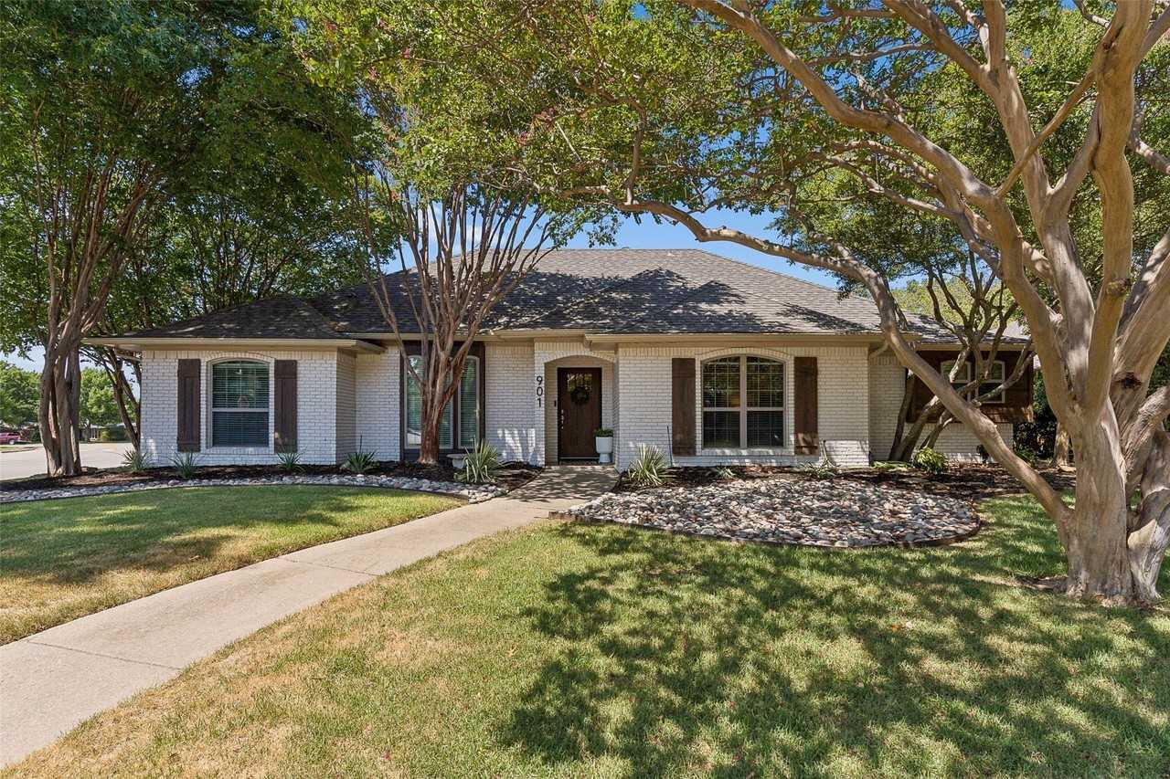 901 Autumn Lake Dr - Photo 4 of 39