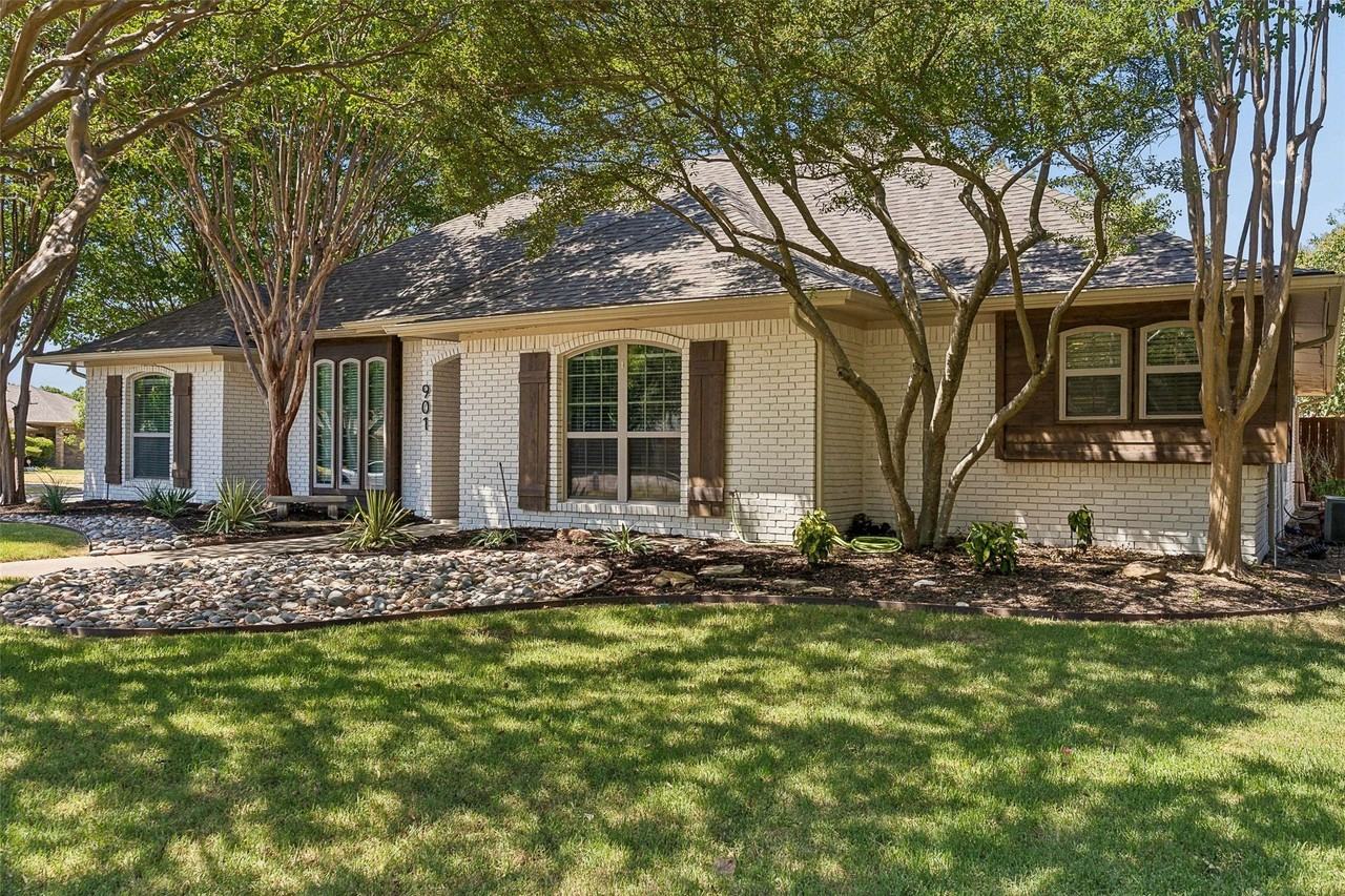 901 Autumn Lake Dr - Photo 5 of 39