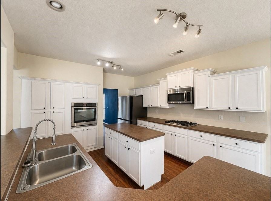 4420 Corner Brook Ln - Photo 3 of 17
