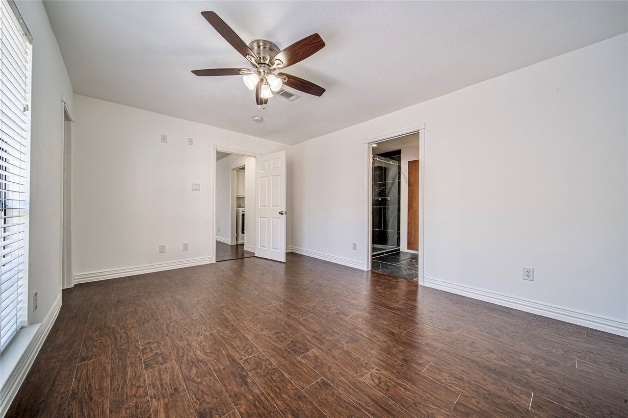 2411 Knight St - Photo 5 of 33