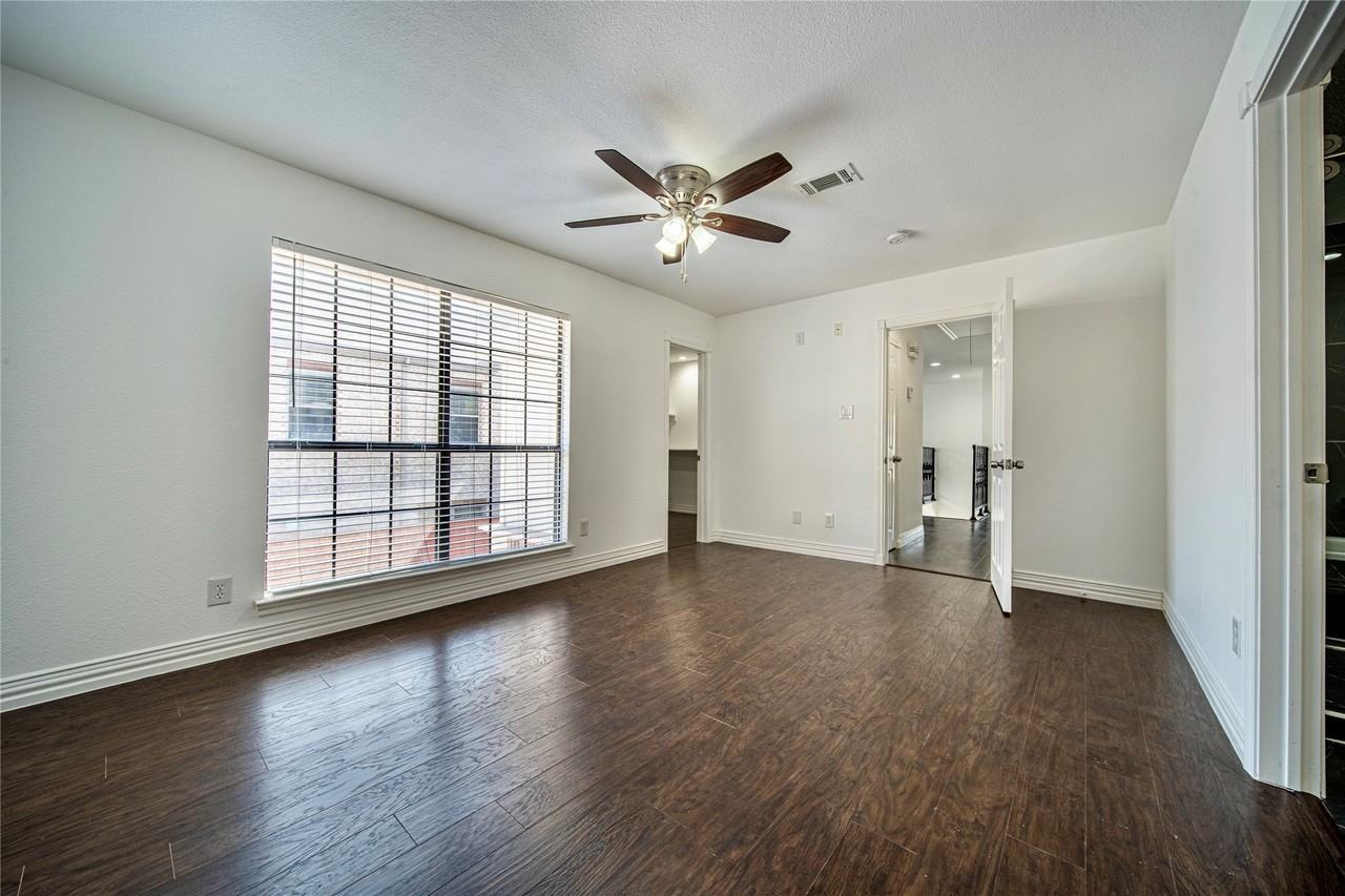 2411 Knight St - Photo 6 of 33