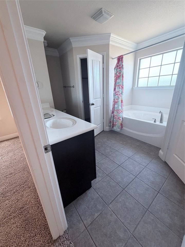 8732 Saint Marys St - Photo 4 of 12
