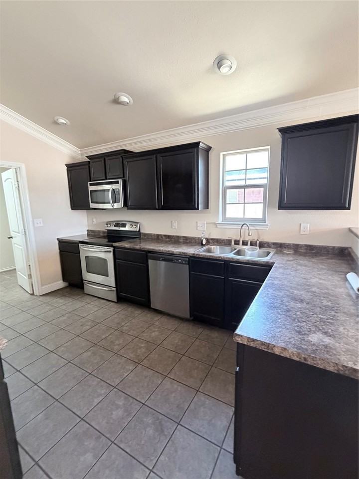 8732 Saint Marys St - Photo 5 of 12