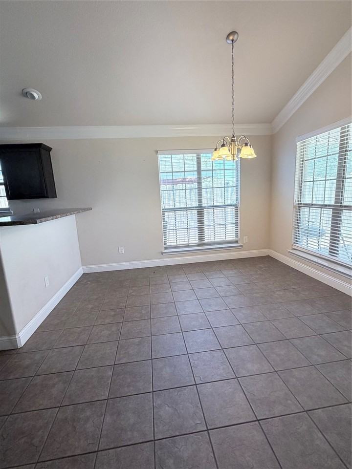 8732 Saint Marys St - Photo 6 of 12