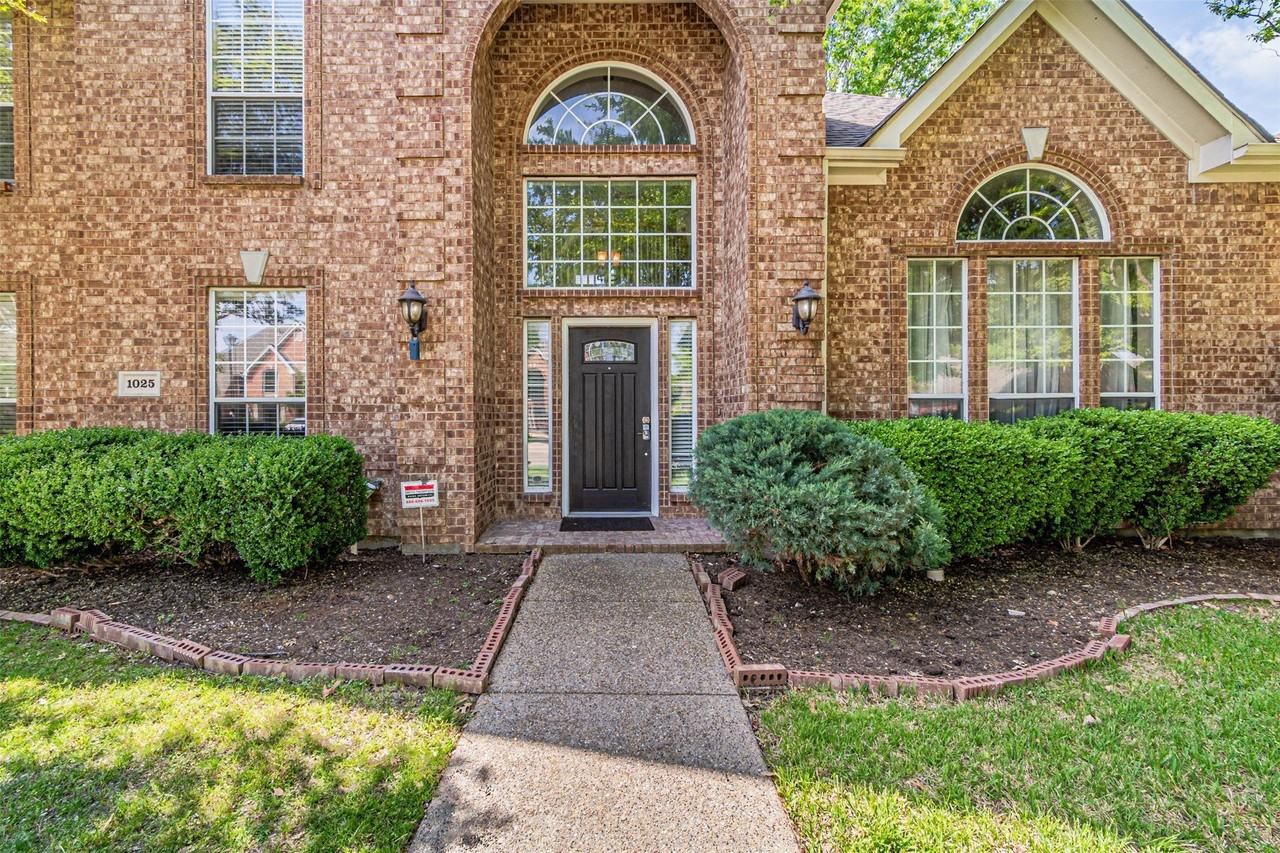1025 Basilwood Dr - Photo 4 of 31