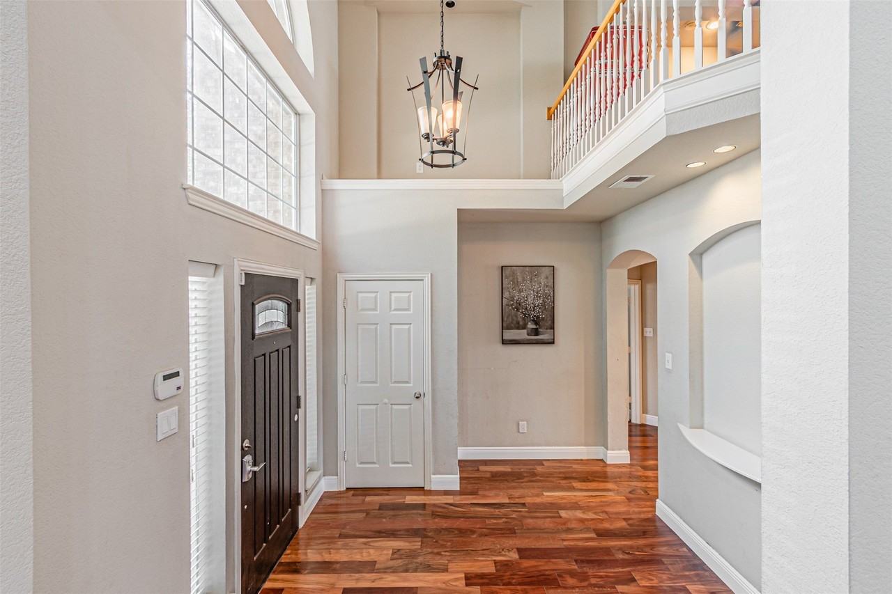 1025 Basilwood Dr - Photo 5 of 31