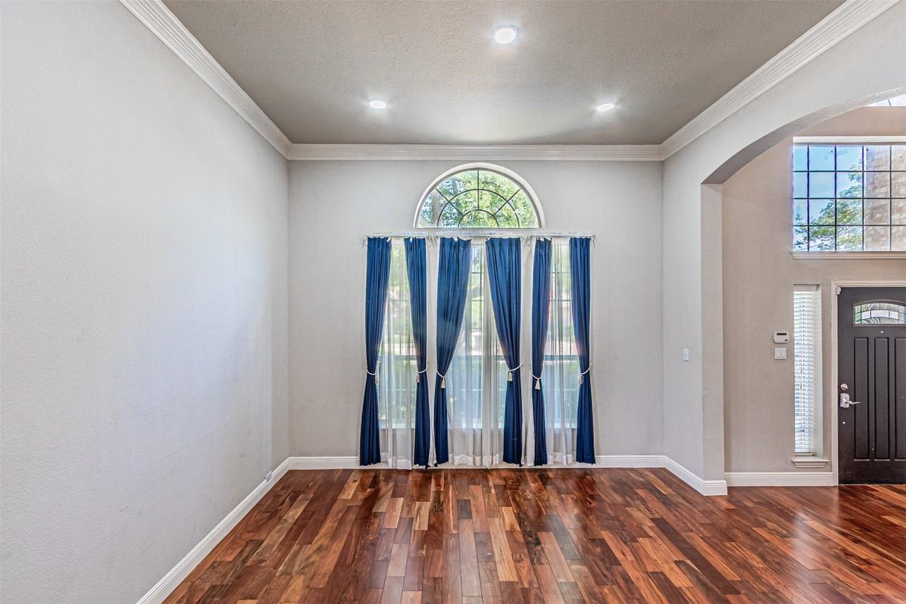 1025 Basilwood Dr - Photo 7 of 31