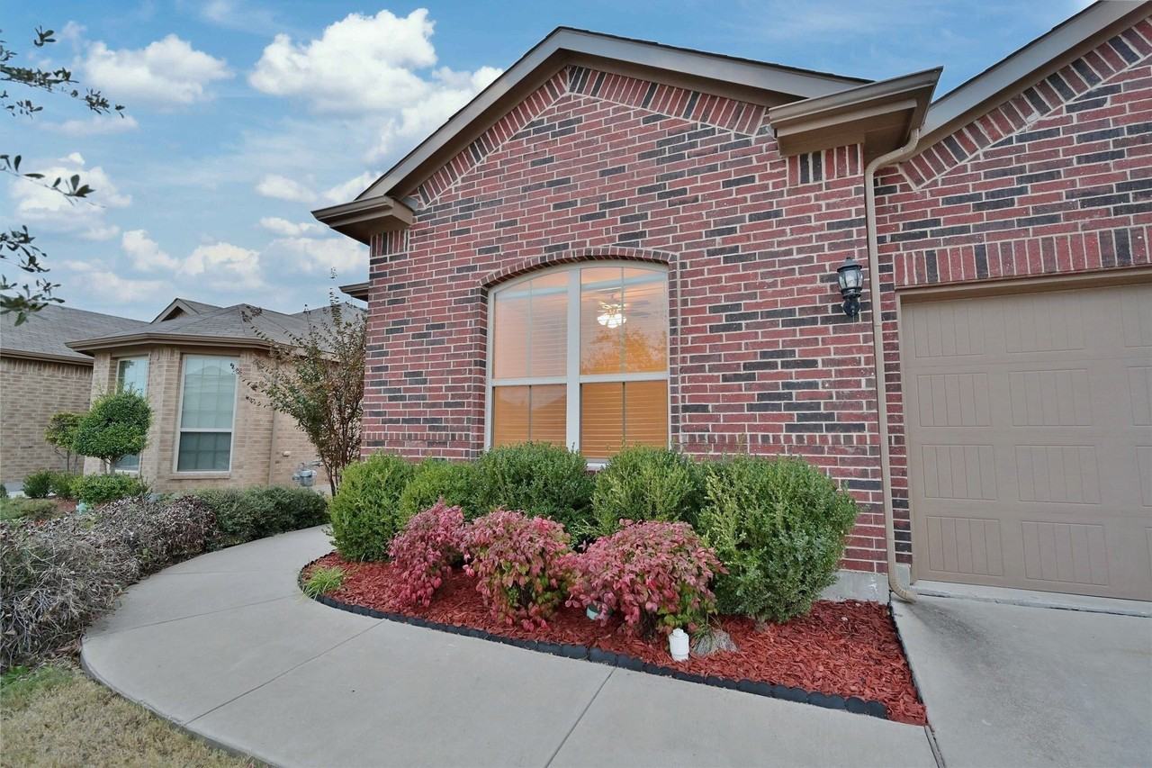 5921 Comanche Peak Dr - Photo 2 of 40
