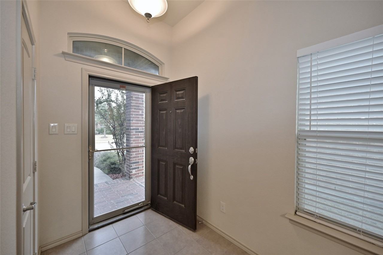 5921 Comanche Peak Dr - Photo 4 of 40