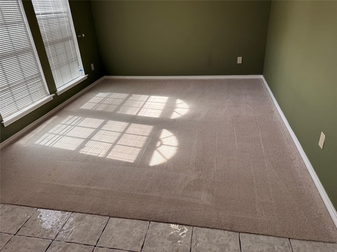 2332 Boardwalk Dr - Photo 4 of 8