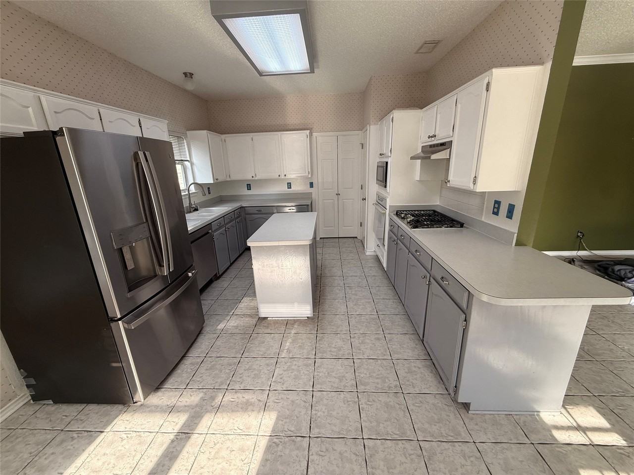 2332 Boardwalk Dr - Photo 6 of 8