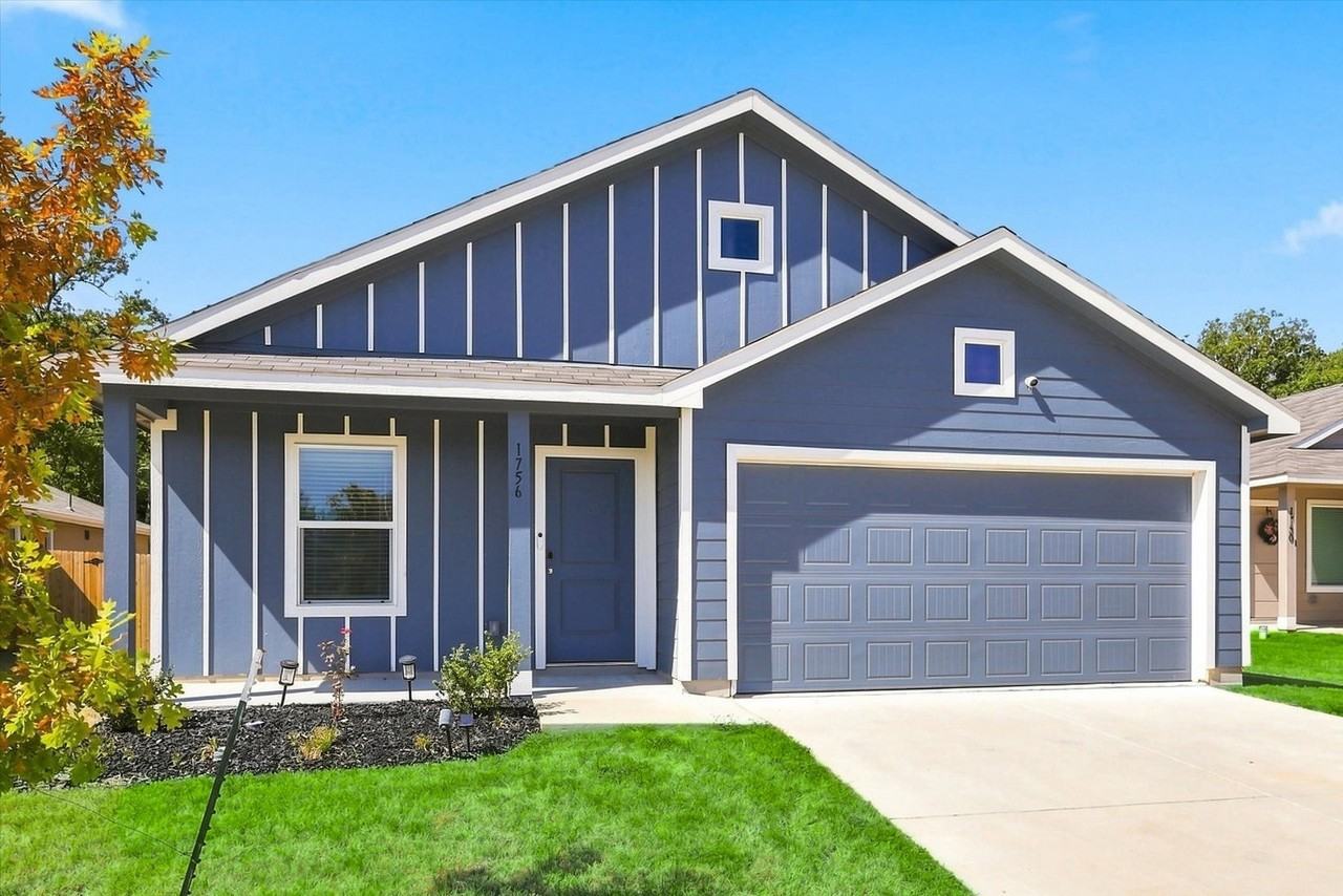 1756 Copehart Ln - Photo 2 of 32