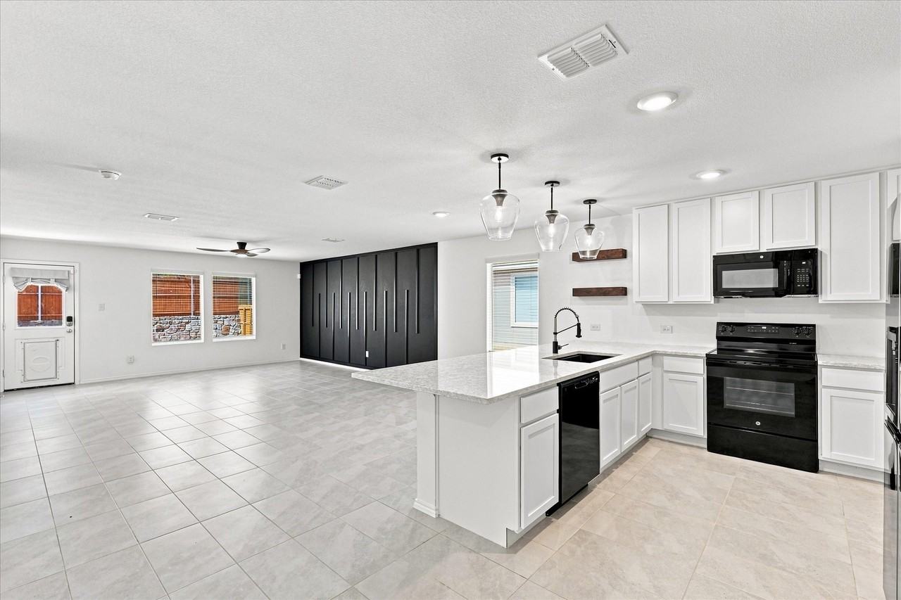 1756 Copehart Ln - Photo 4 of 32