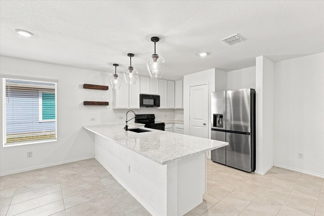 1756 Copehart Ln - Photo 6 of 32