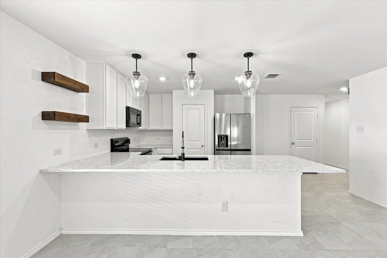 1756 Copehart Ln - Photo 7 of 32