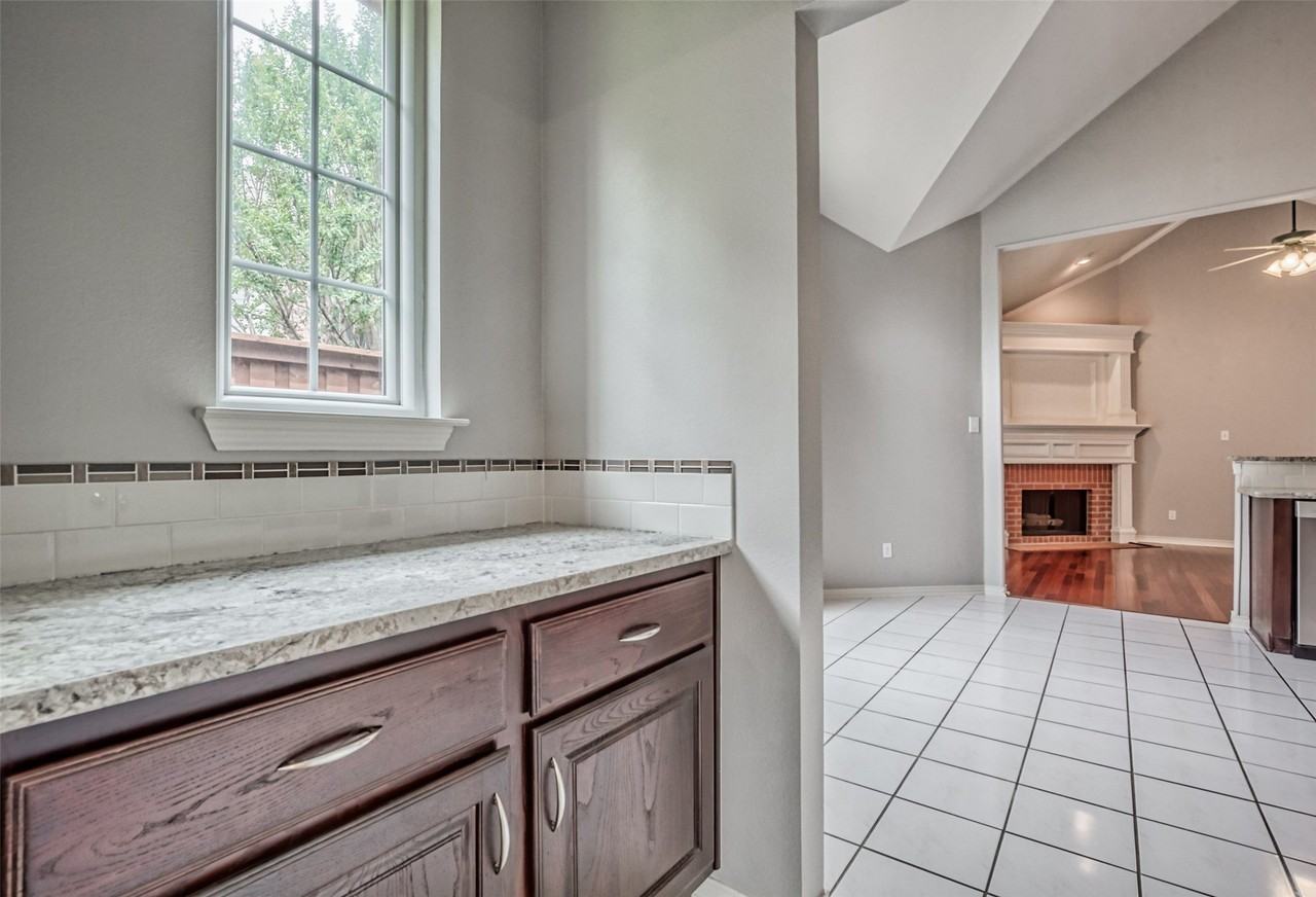 3833 Stockport Dr - Photo 6 of 36