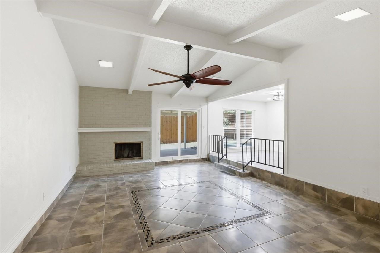2400 York Minster Ct - Photo 4 of 33
