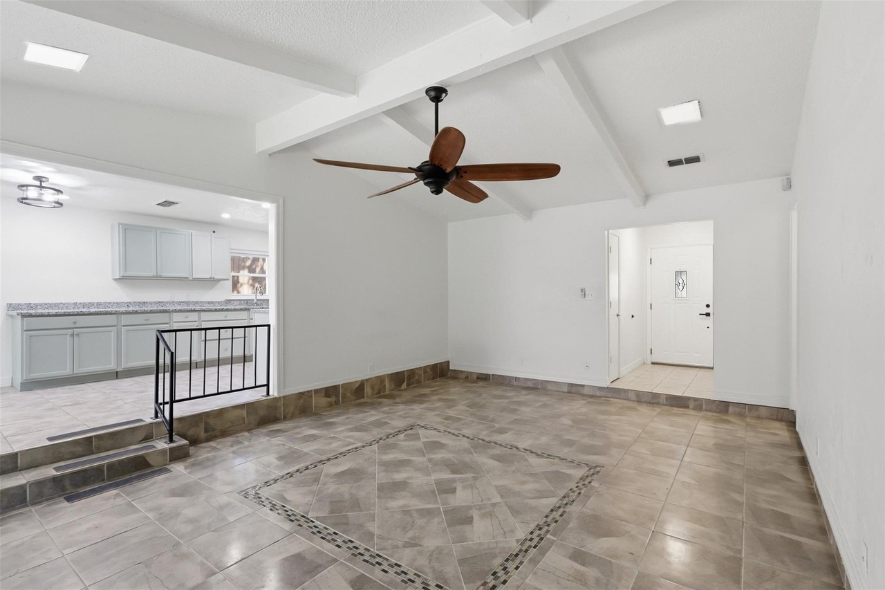 2400 York Minster Ct - Photo 5 of 33