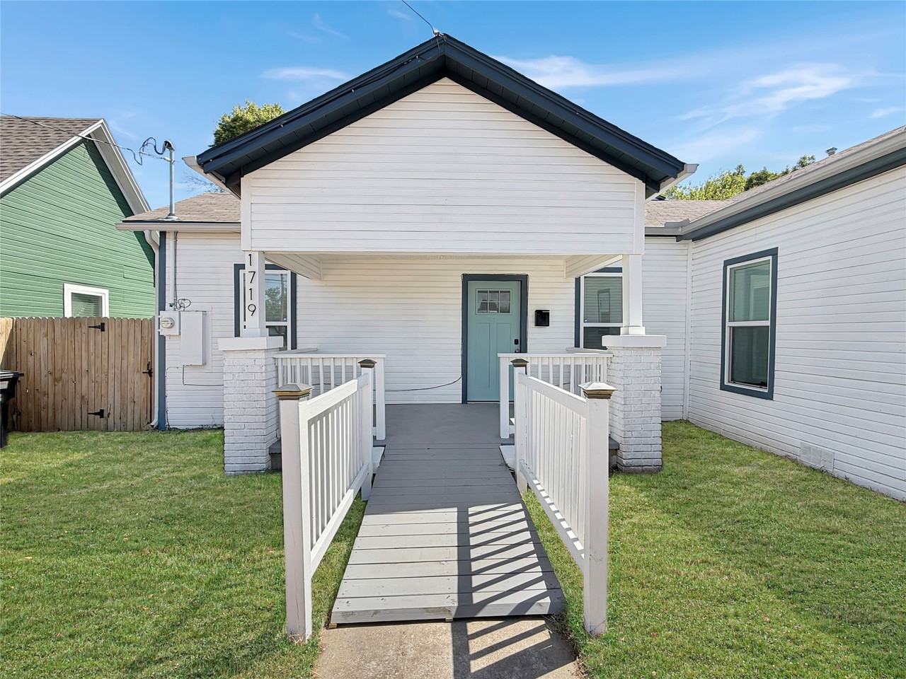1719 Nw 25th St - Photo 2 of 17