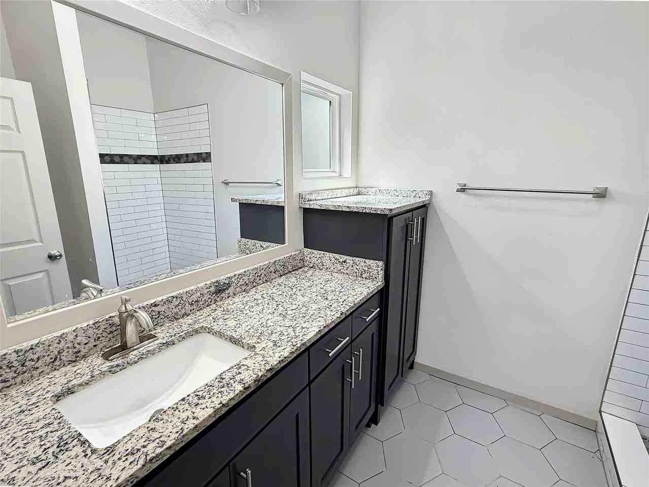1719 Nw 25th St - Photo 4 of 17