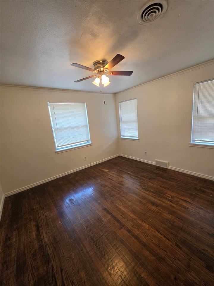 5415 Spruce View Dr - Photo 7 of 18
