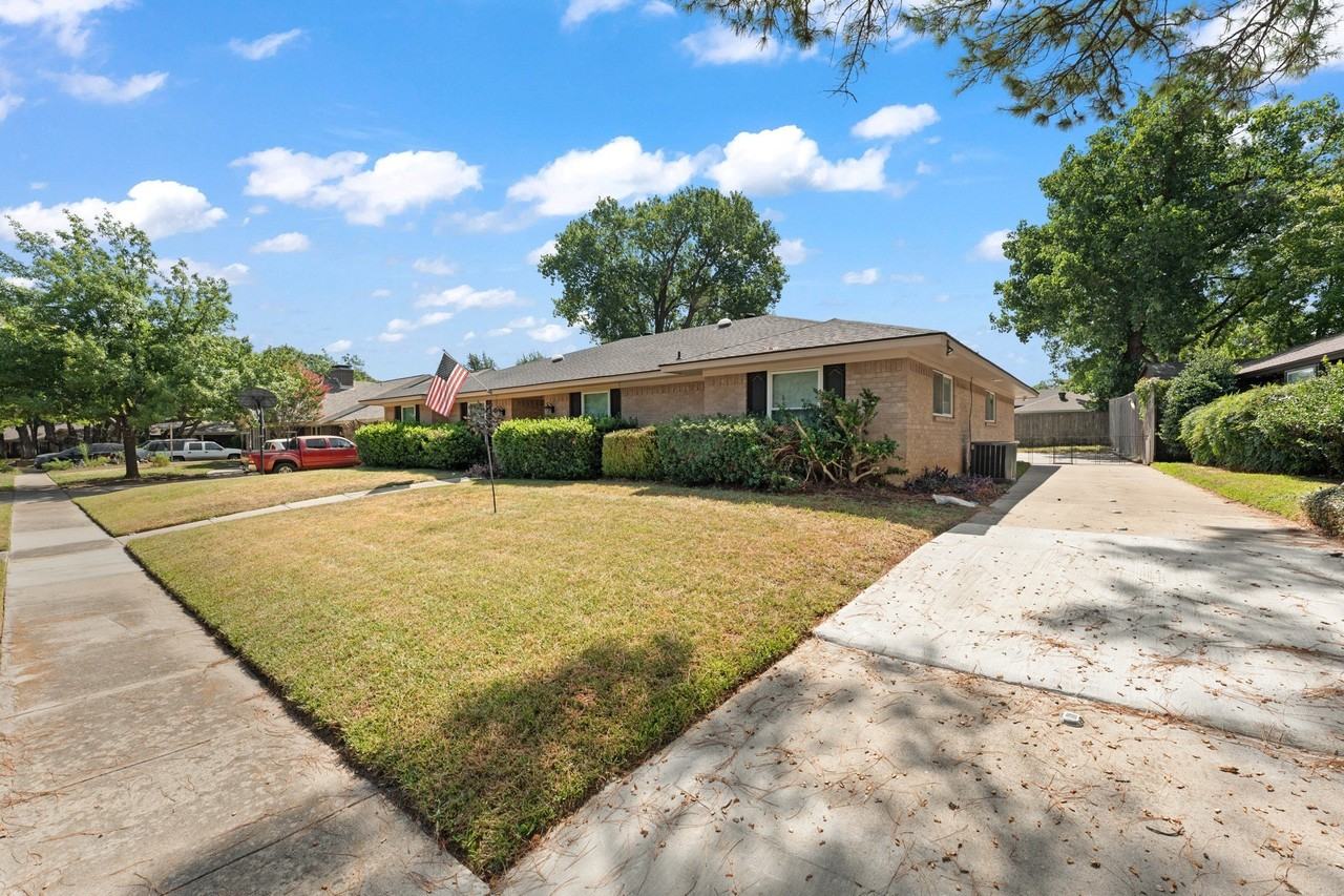 1807 Holm Oak St - Photo 3 of 28