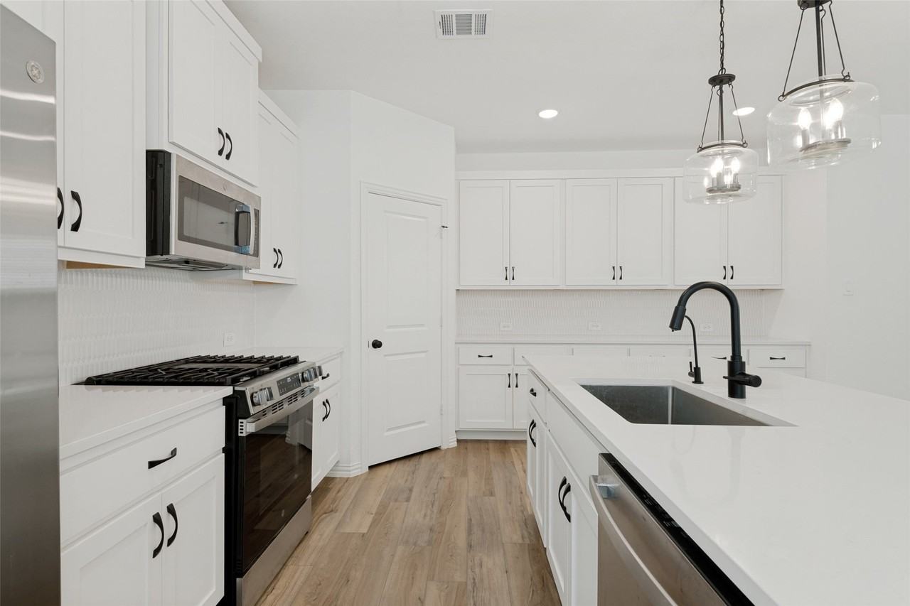 2504 Flaxfield Ln - Photo 4 of 12