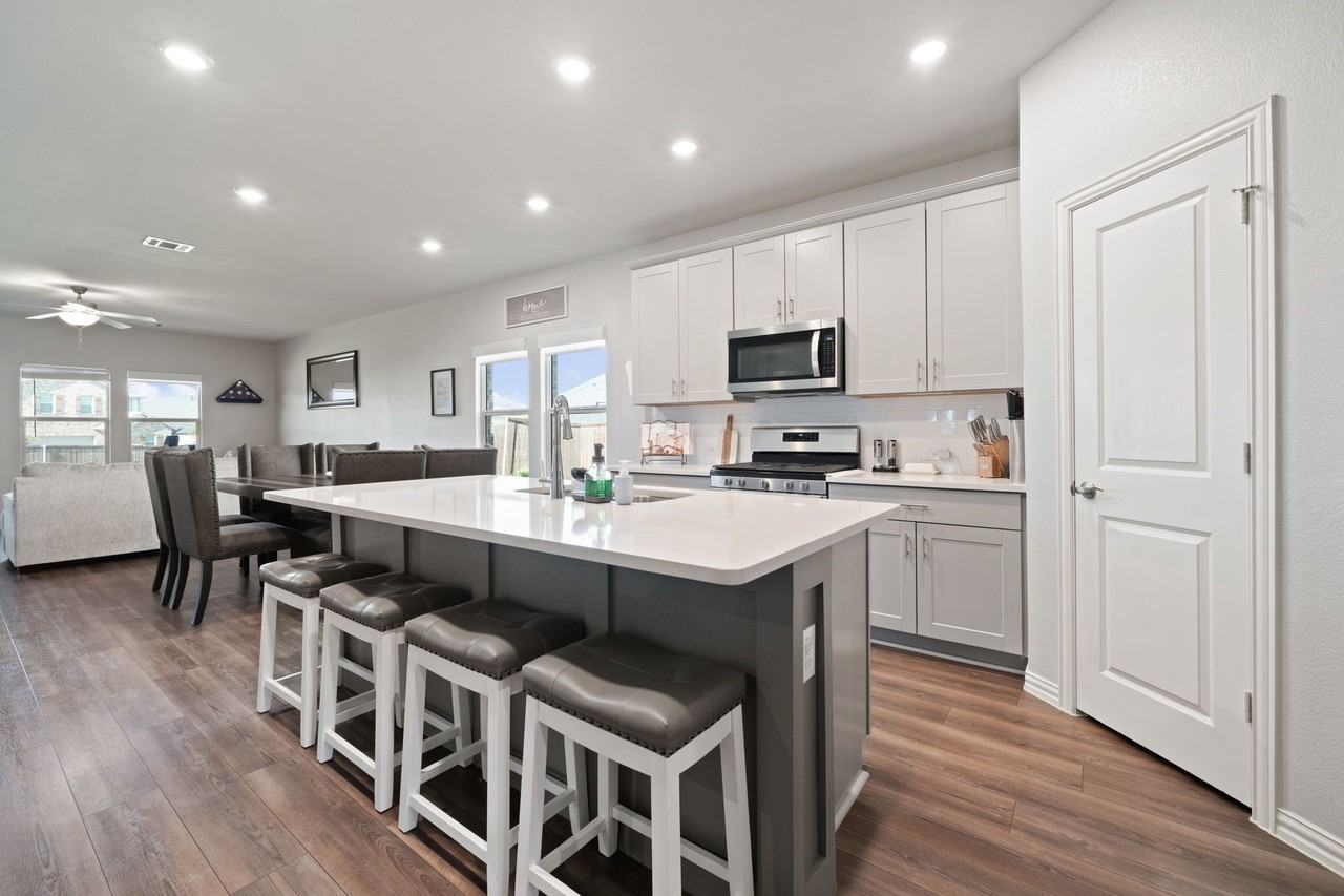 7175 Rolling Waters Way - Photo 6 of 40