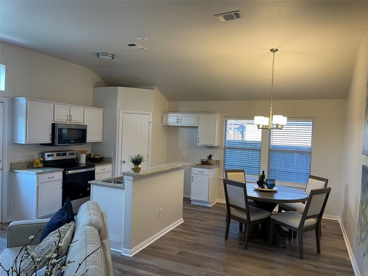 4917 Brookridge Ave - Photo 3 of 7