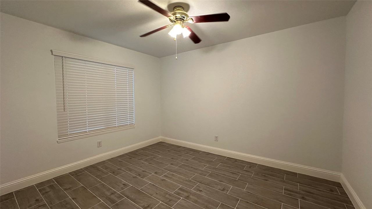 5300 Duchess Ct - Photo 3 of 16