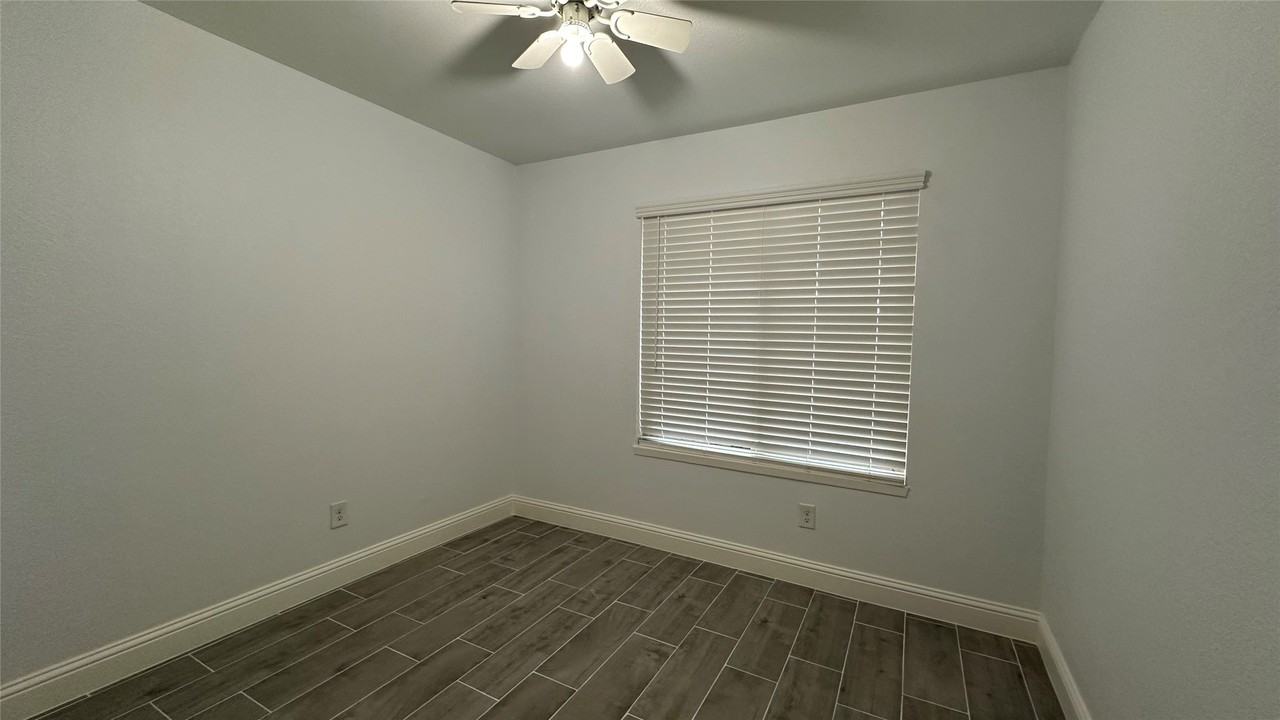 5300 Duchess Ct - Photo 4 of 16