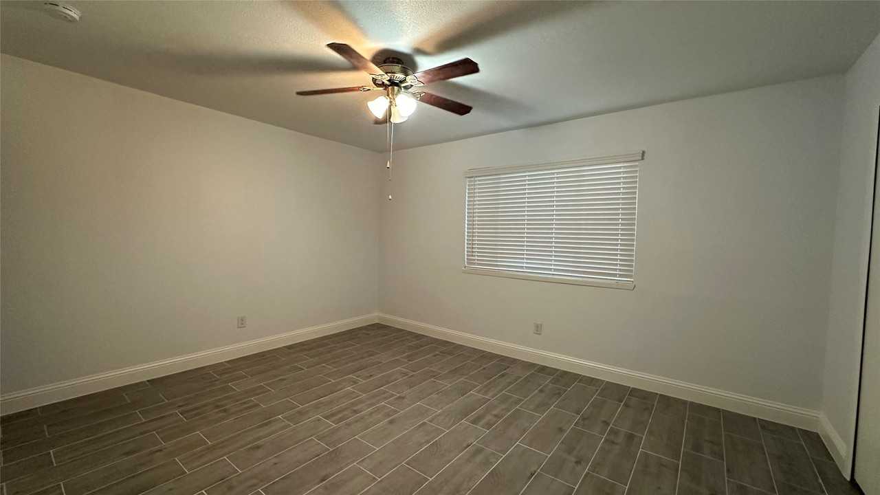 5300 Duchess Ct - Photo 6 of 16